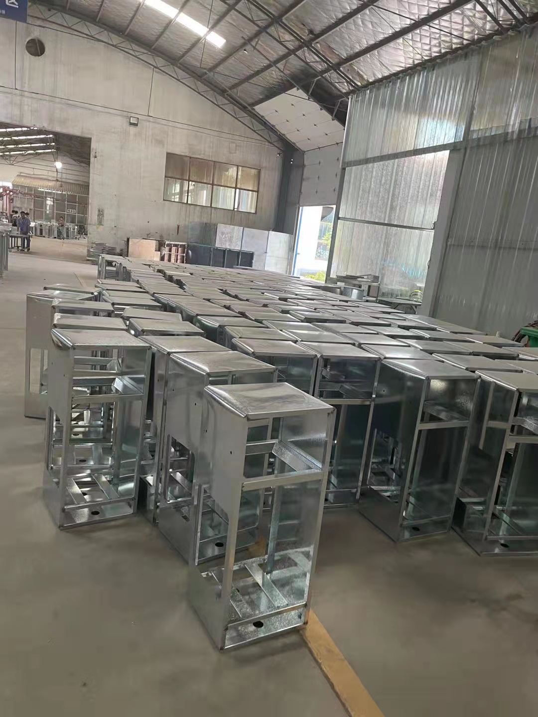 貴陽市白云區一批鋼制垃圾桶訂貨生產